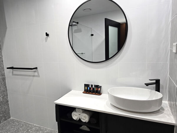 Twin Superior | Twin Superior | Deluxe Twin Room - The Abbey Motel Accommodation in Goulburn NSW 